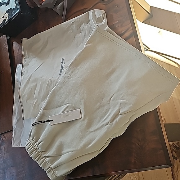 🔥ESSENTIALS FEAR OF GOD 🔥SZ XL SHORTS🔥💯 AUTHENTIC 🔥 - Picture 4 of 7